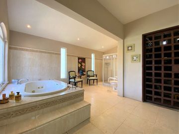 AMPLIA RESIDENCIA EN LAS CAÑADAS, CASA EN VENTA, JALISCO