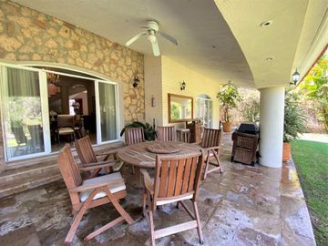 AMPLIA RESIDENCIA EN LAS CAÑADAS, CASA EN VENTA, JALISCO