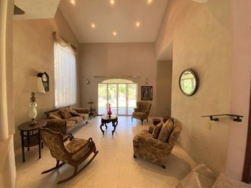 AMPLIA RESIDENCIA EN LAS CAÑADAS, CASA EN VENTA, JALISCO