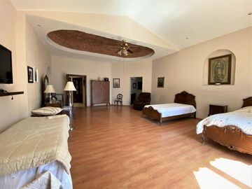 AMPLIA RESIDENCIA EN LAS CAÑADAS, CASA EN VENTA, JALISCO