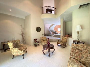 AMPLIA RESIDENCIA EN LAS CAÑADAS, CASA EN VENTA, JALISCO