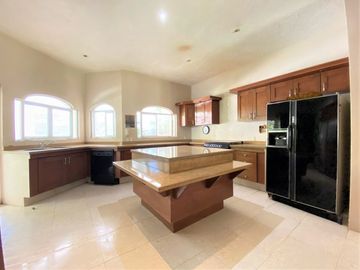 AMPLIA RESIDENCIA EN LAS CAÑADAS, CASA EN VENTA, JALISCO