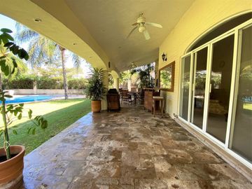 AMPLIA RESIDENCIA EN LAS CAÑADAS, CASA EN VENTA, JALISCO
