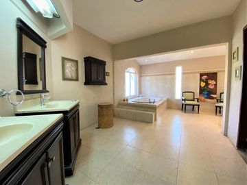 AMPLIA RESIDENCIA EN LAS CAÑADAS, CASA EN VENTA, JALISCO