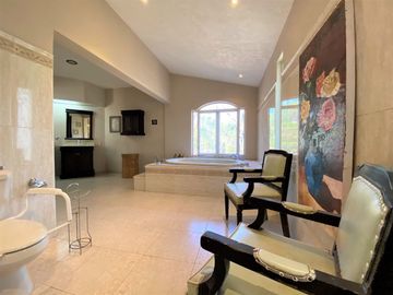 AMPLIA RESIDENCIA EN LAS CAÑADAS, CASA EN VENTA, JALISCO