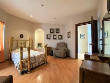 AMPLIA RESIDENCIA EN LAS CAÑADAS, CASA EN VENTA, JALISCO