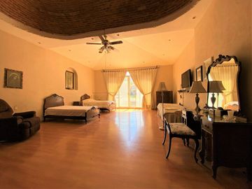 AMPLIA RESIDENCIA EN LAS CAÑADAS, CASA EN VENTA, JALISCO
