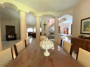 AMPLIA RESIDENCIA EN LAS CAÑADAS, CASA EN VENTA, JALISCO