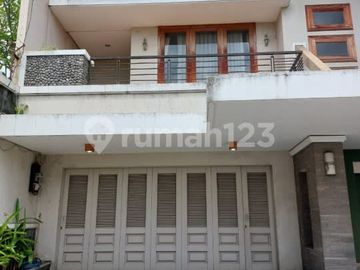 Rumah Modern Tengah Kota Dekat Daerah Komersial Serengan Solo