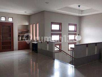 Rumah Modern Tengah Kota Dekat Daerah Komersial Serengan Solo