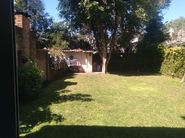 Se Vende Amplio Depto. de 2 Ambientes en Olivos. Planta Baja Con Jardin