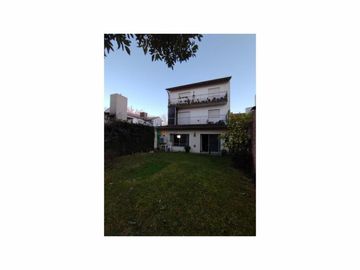 Se Vende Amplio Depto. de 2 Ambientes en Olivos. Planta Baja Con Jardin