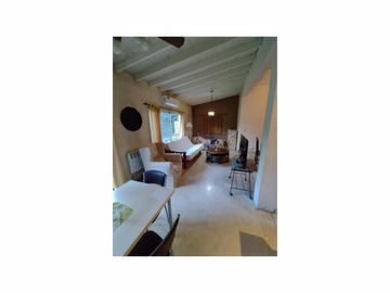 Se Vende Amplio Depto. de 2 Ambientes en Olivos. Planta Baja Con Jardin