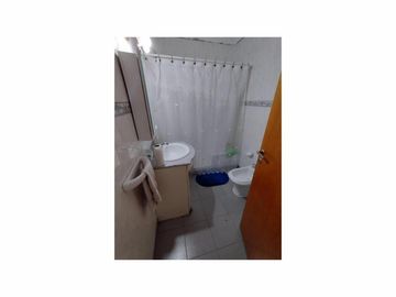 Se Vende Amplio Depto. de 2 Ambientes en Olivos. Planta Baja Con Jardin