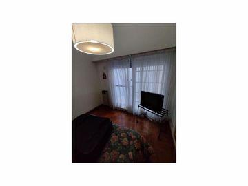 Se Vende Amplio Depto. de 2 Ambientes en Olivos. Planta Baja Con Jardin