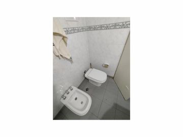 Se Vende Amplio Depto. de 2 Ambientes en Olivos. Planta Baja Con Jardin