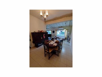 Se Vende Amplio Depto. de 2 Ambientes en Olivos. Planta Baja Con Jardin