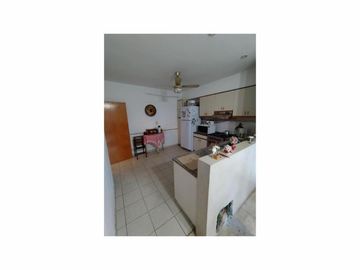 Se Vende Amplio Depto. de 2 Ambientes en Olivos. Planta Baja Con Jardin