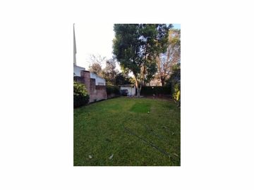 Se Vende Amplio Depto. de 2 Ambientes en Olivos. Planta Baja Con Jardin