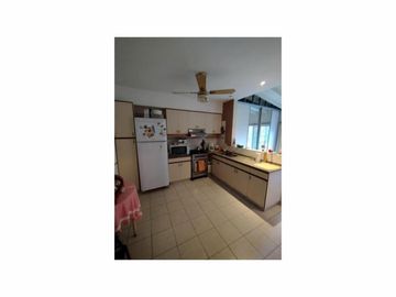 Se Vende Amplio Depto. de 2 Ambientes en Olivos. Planta Baja Con Jardin