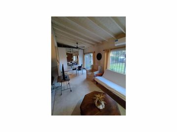 Se Vende Amplio Depto. de 2 Ambientes en Olivos. Planta Baja Con Jardin