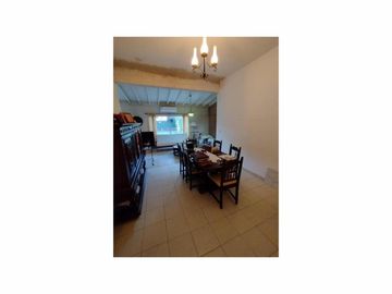 Se Vende Amplio Depto. de 2 Ambientes en Olivos. Planta Baja Con Jardin