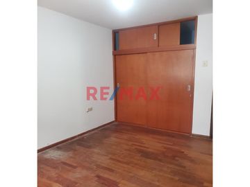 En Venta! Casa de 1 Planta Frente a la Escuela Técnica del Ejército - Chorrillos 🏙️
 
Se tiene la cercanía a lugares que te brindan las comodidades