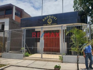 En Venta! Casa de 1 Planta Frente a la Escuela Técnica del Ejército - Chorrillos 🏙️
 
Se tiene la cercanía a lugares que te brindan las comodidades