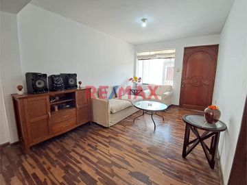 En Venta! Casa de 1 Planta Frente a la Escuela Técnica del Ejército - Chorrillos 🏙️
 
Se tiene la cercanía a lugares que te brindan las comodidades