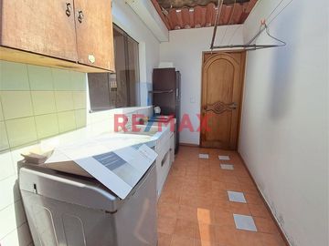 En Venta! Casa de 1 Planta Frente a la Escuela Técnica del Ejército - Chorrillos 🏙️
 
Se tiene la cercanía a lugares que te brindan las comodidades