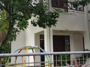 Rumah hoek, shm, asri, taman luas, Megapolitan Cinere