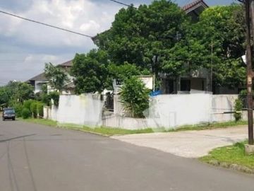 Rumah hoek, shm, asri, taman luas, Megapolitan Cinere