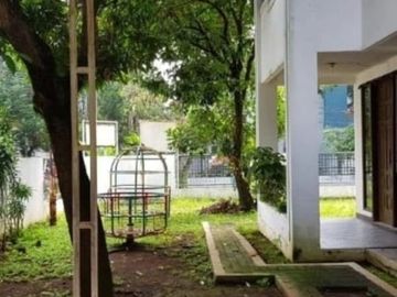 Rumah hoek, shm, asri, taman luas, Megapolitan Cinere