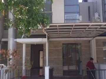 Rumah Bagus dan Terawat di Pantai Mentari Cluster Hampton