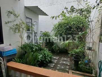 Dijual Rumah Bagus 2 Lantai ( 4 +1 KT ) di Lokasi Premium dan Sangat Strategis Anggrek Loka BSD