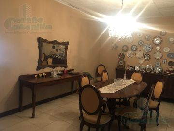 INVERSIONISTAS VENDO  VILLA SOBRE TERRENO COMERCIAL EN URDESA CENTRAL