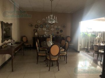 INVERSIONISTAS VENDO  VILLA SOBRE TERRENO COMERCIAL EN URDESA CENTRAL