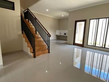 Rumah Baru 2 Lantai Design Taman Depan, Dekat LRT dan Tol Becakayu