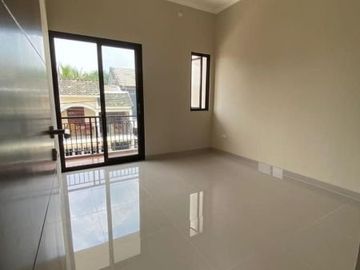 Rumah Baru 2 Lantai Design Taman Depan, Dekat LRT dan Tol Becakayu