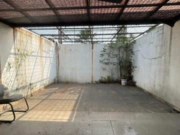 Disewakan Ruko Tiga Lantai Di Batununggal Indah Raya