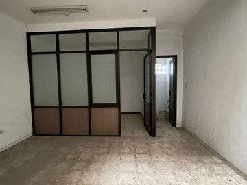 Disewakan Ruko Tiga Lantai Di Batununggal Indah Raya
