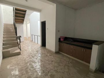 Disewakan Ruko Tiga Lantai Di Batununggal Indah Raya