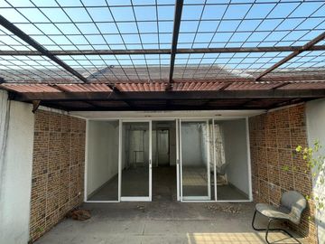 Disewakan Ruko Tiga Lantai Di Batununggal Indah Raya