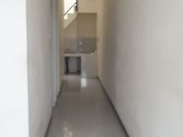 Disewakan Rumah 1,5 Lantai Strategis Lokasi di Jl. Ploso Timur, Surabaya