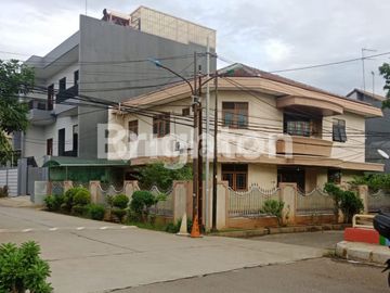 Dijual murah BU Rumah 2 lantai hoek Siap Huni di Kelapa Gading
