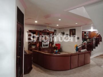 Dijual murah BU Rumah 2 lantai hoek Siap Huni di Kelapa Gading