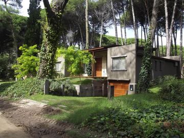 Codigo 639 - Carilo - Casa En Alquiler - Zona Ii
