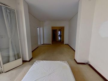 Excelente  4 Amb. - PB - Patio- Sup. Total 117m2 - 1 cuadra Shopping- Oportunidad