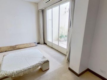 Excelente  4 Amb. - PB - Patio- Sup. Total 117m2 - 1 cuadra Shopping- Oportunidad