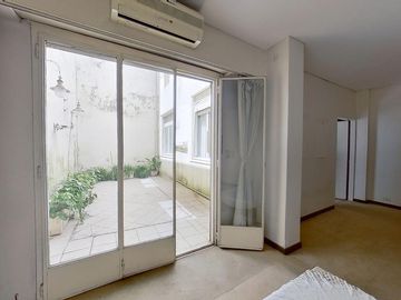 Excelente  4 Amb. - PB - Patio- Sup. Total 117m2 - 1 cuadra Shopping- Oportunidad